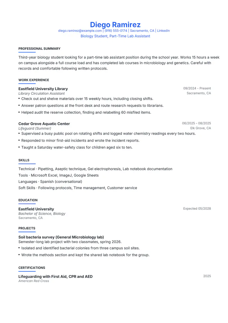 College student resume template sample in Leslie, page 1: fictional Biology Student, Part-Time Lab Assistant